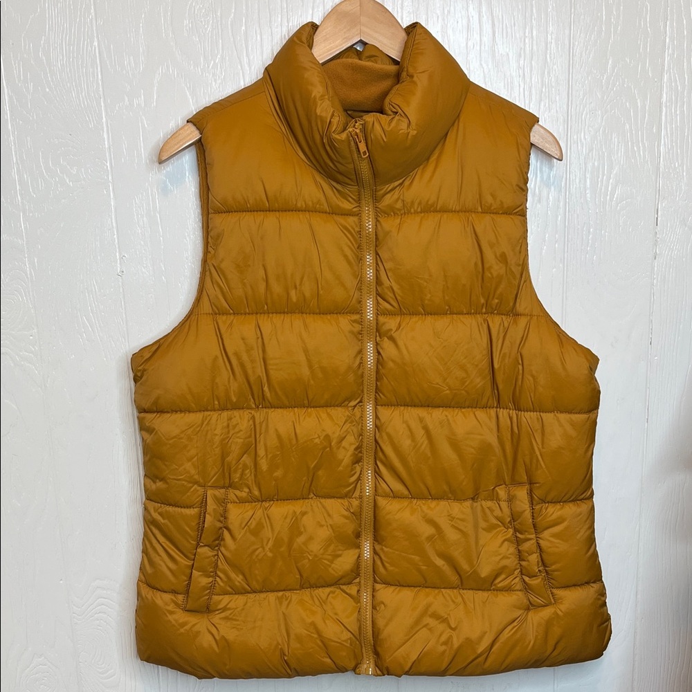 Old Navy Women's Mustard Golden Puffer Vest L
